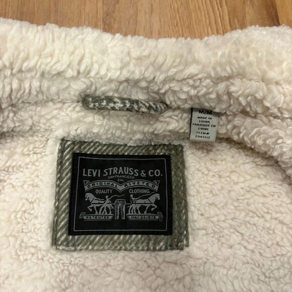 Levi’s Women’s Green Plaid Jacket | Faux Sherpa Lined | Size Medium |Cozy Winter - Picture 3 of 7